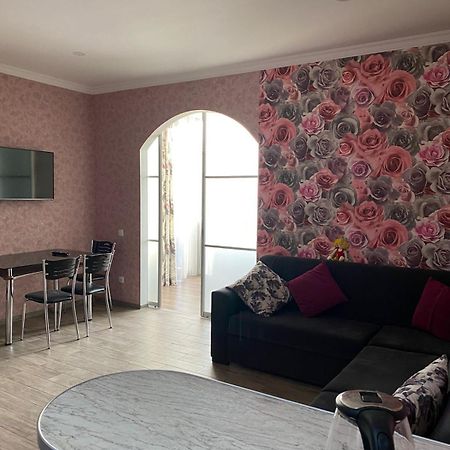 Mindia'S Two Bedroom Apartment باتومي المظهر الخارجي الصورة